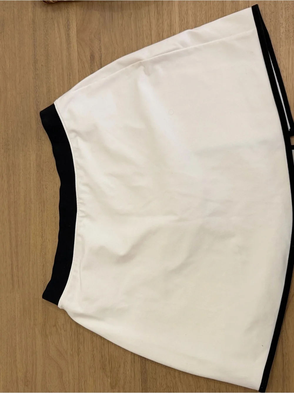 ALO Yoga Airbrush Streamlined Skirt Ivory / Black Large L